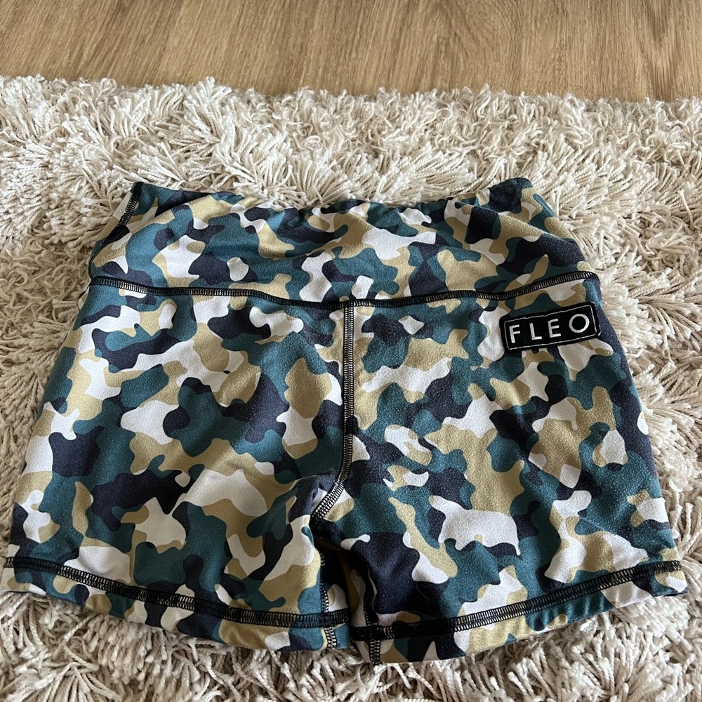 Fleo size small doubled lined high waisted